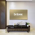 Bnbme - Th8 Palm Hotel